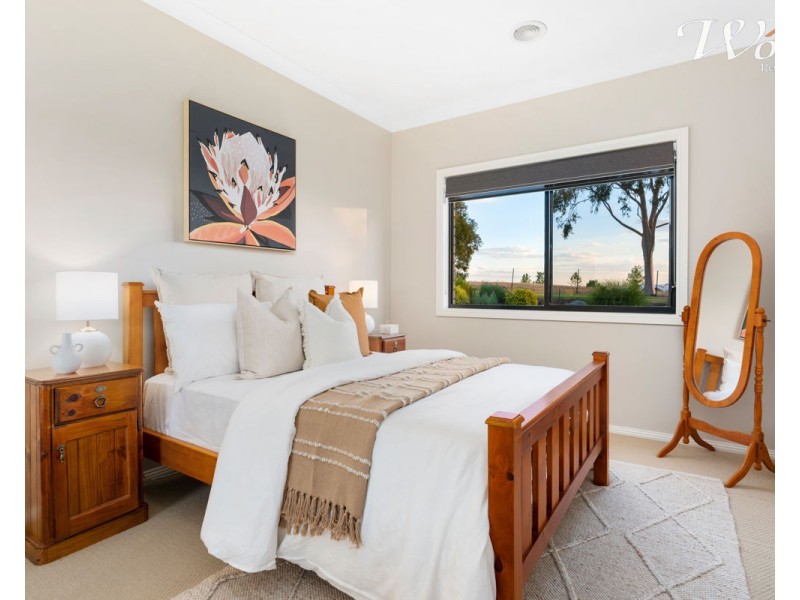 27 Eagle Rise Rd, Table Top NSW 2640