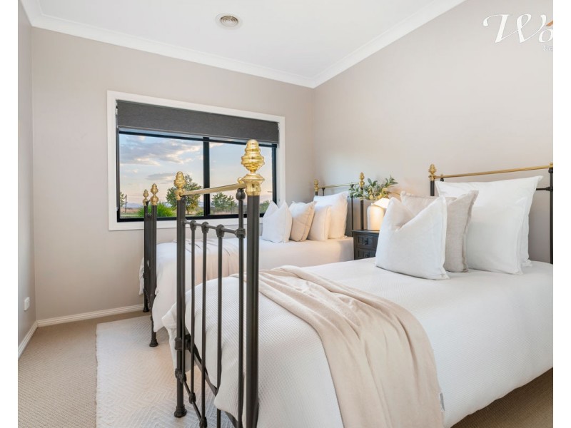 27 Eagle Rise Rd, Table Top NSW 2640