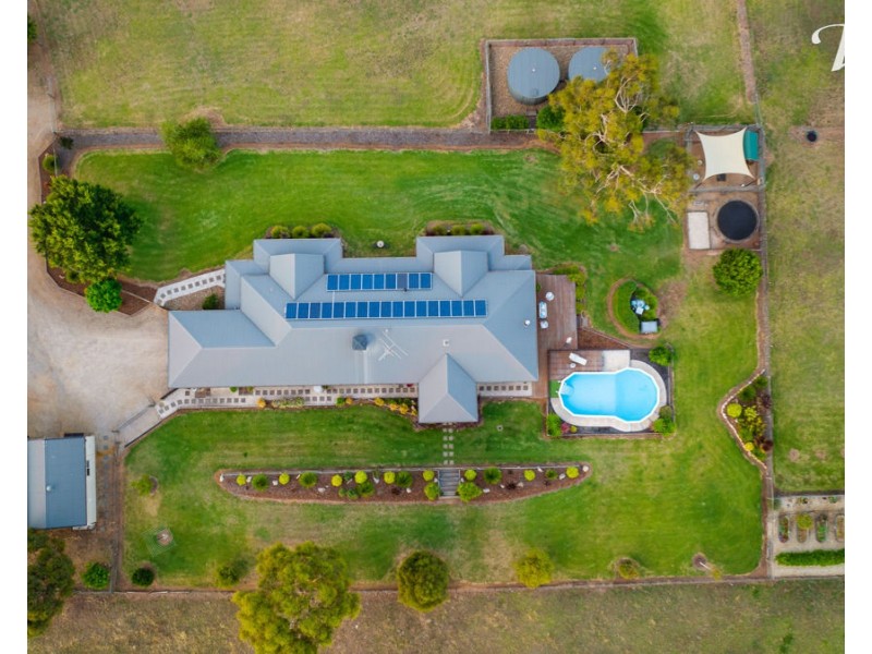 27 Eagle Rise Rd, Table Top NSW 2640