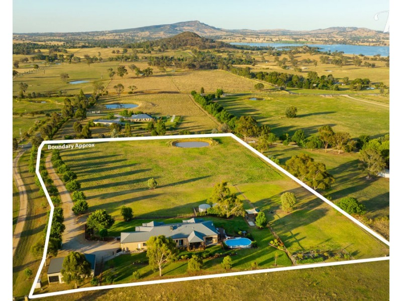 27 Eagle Rise Rd, Table Top NSW 2640