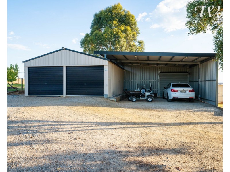27 Eagle Rise Rd, Table Top NSW 2640