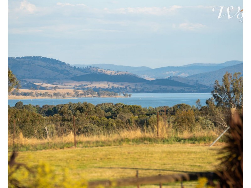 27 Eagle Rise Rd, Table Top NSW 2640