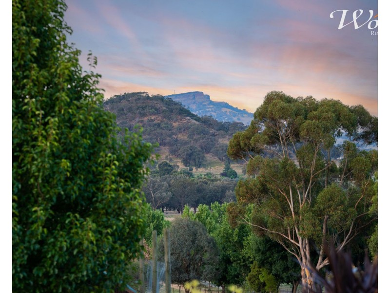 27 Eagle Rise Rd, Table Top NSW 2640