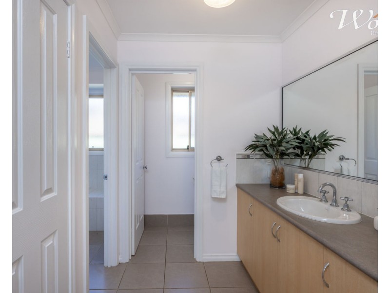 110 Dryandra Way, Thurgoona NSW 2640