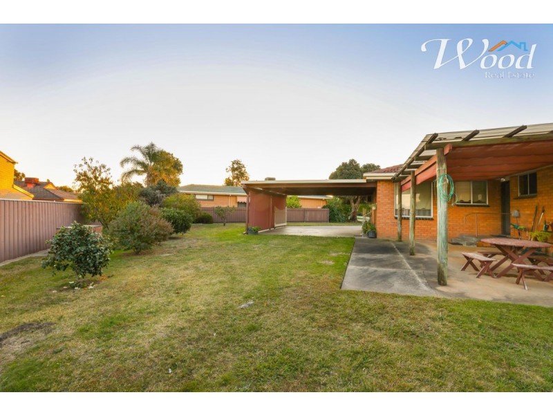 388 Robert Crt, Lavington NSW 2641