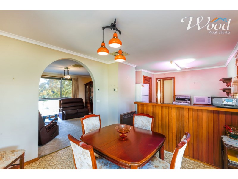 388 Robert Crt, Lavington NSW 2641