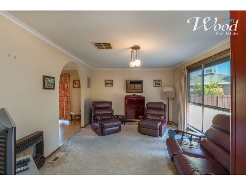 388 Robert Crt, Lavington NSW 2641