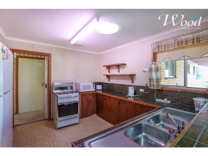 388 Robert Crt, Lavington NSW 2641