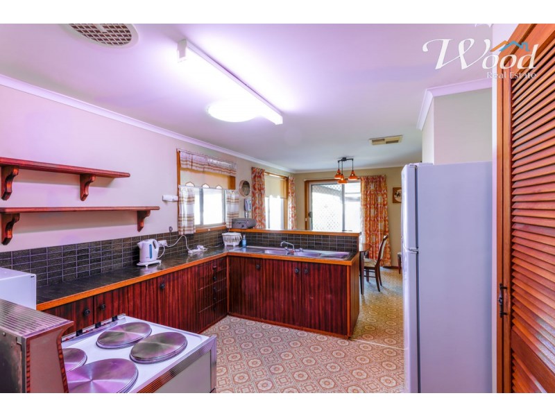 388 Robert Crt, Lavington NSW 2641