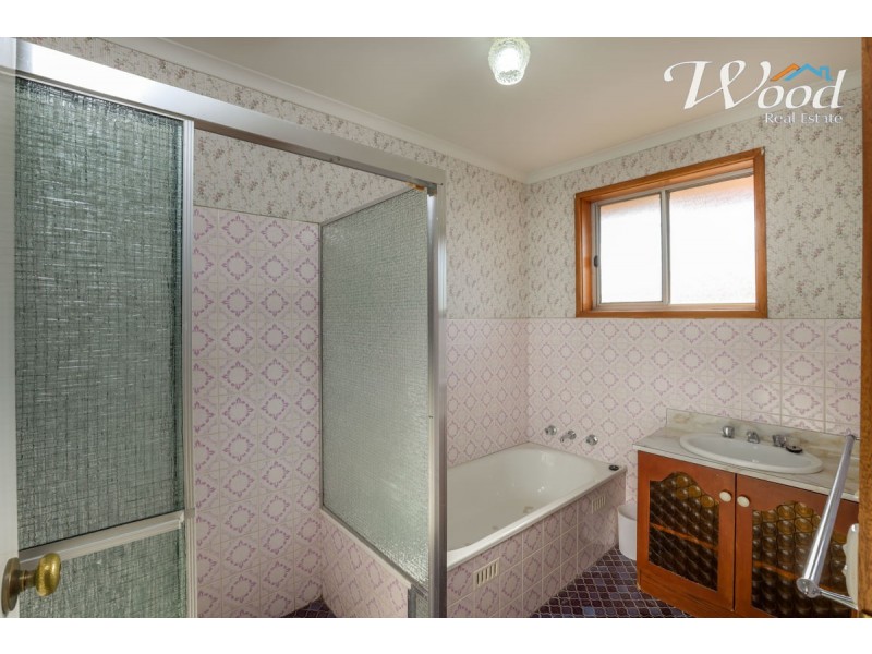 388 Robert Crt, Lavington NSW 2641