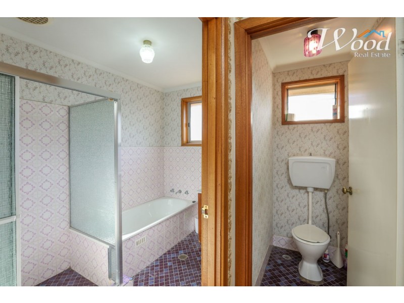 388 Robert Crt, Lavington NSW 2641