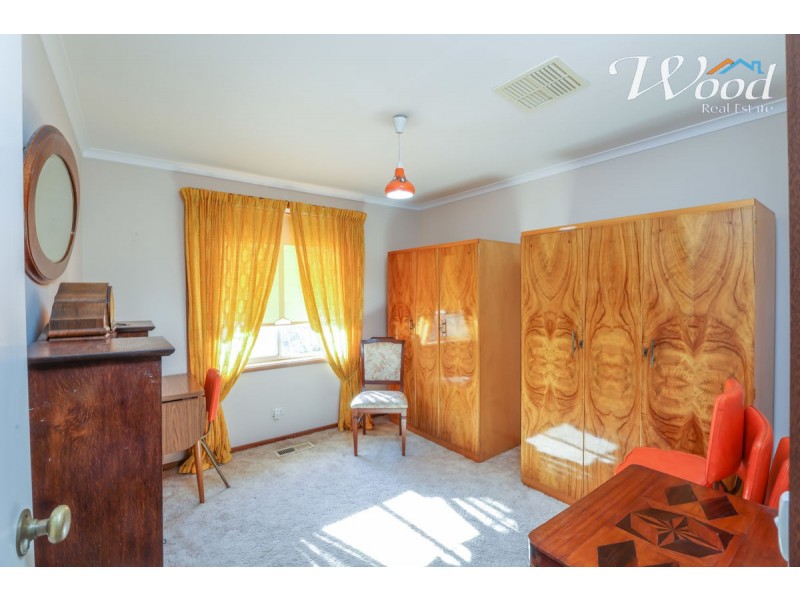 388 Robert Crt, Lavington NSW 2641