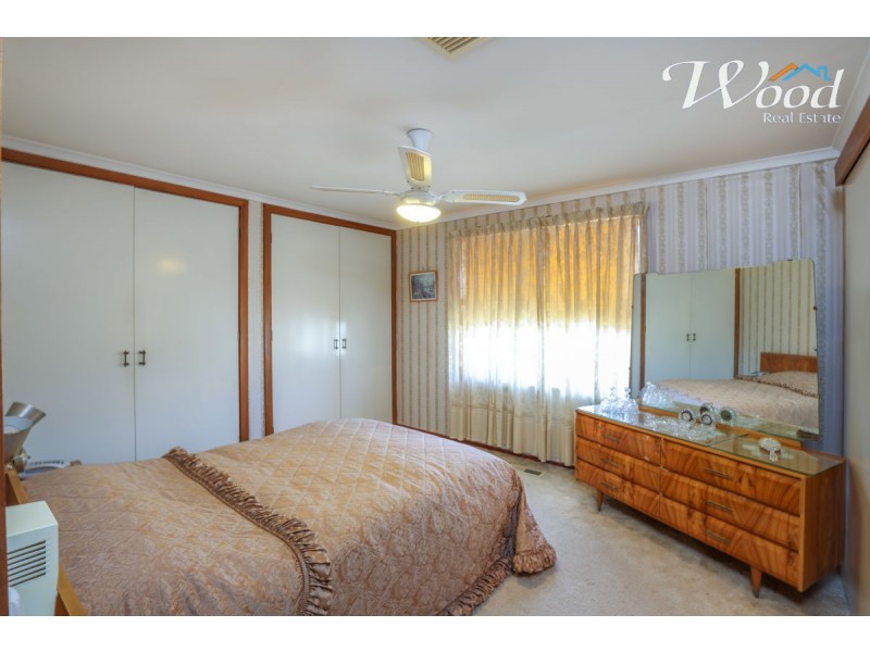 388 Robert Crt, Lavington NSW 2641