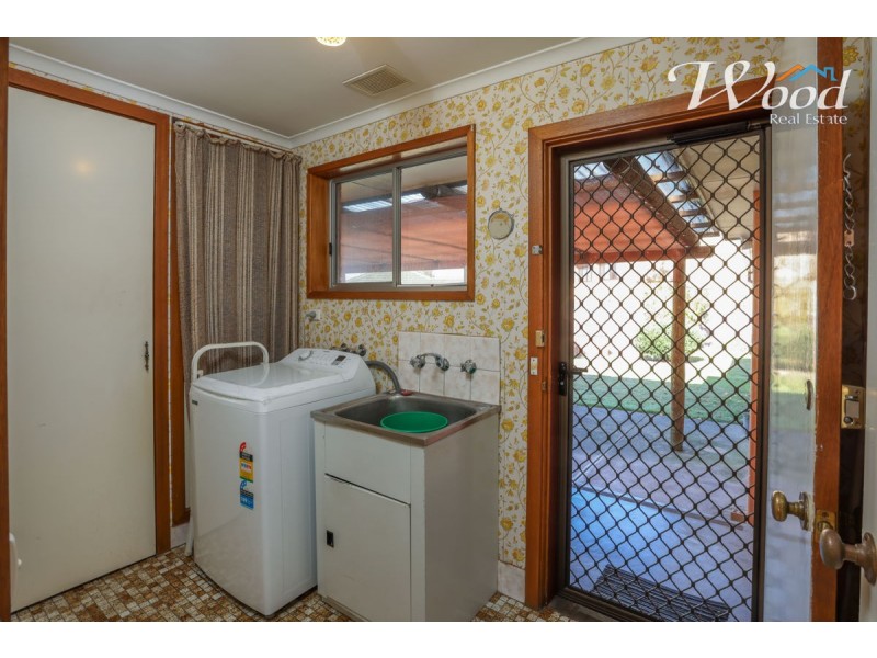 388 Robert Crt, Lavington NSW 2641