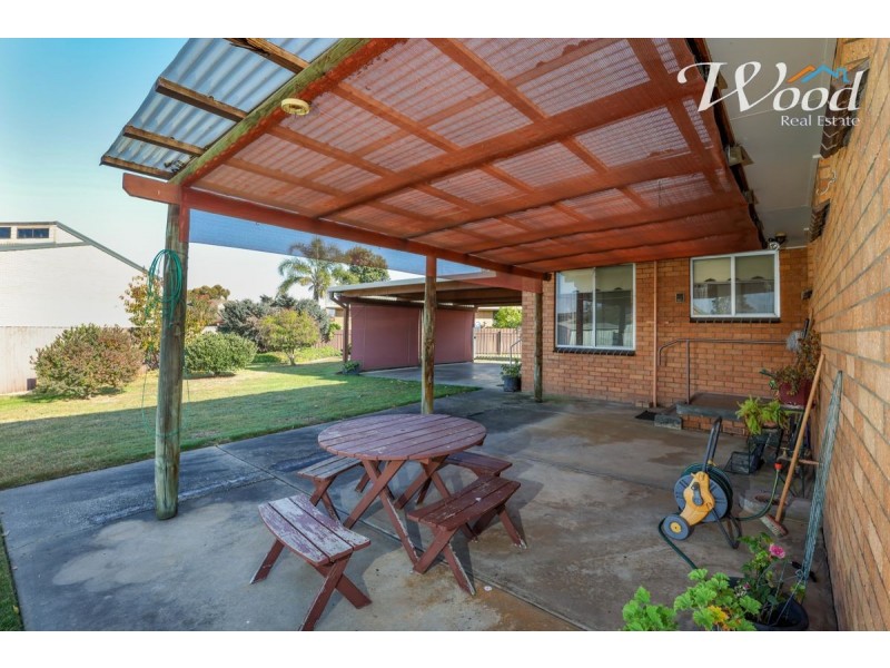 388 Robert Crt, Lavington NSW 2641