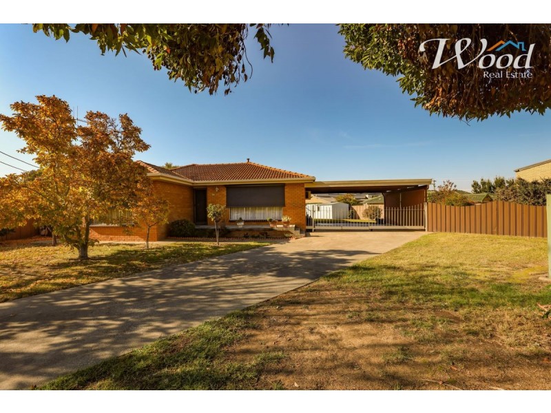 388 Robert Crt, Lavington NSW 2641