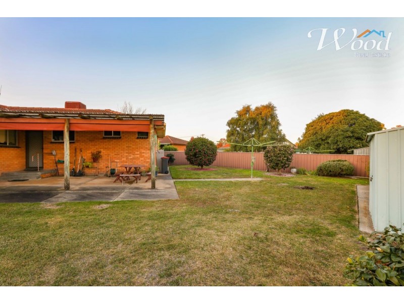 388 Robert Crt, Lavington NSW 2641