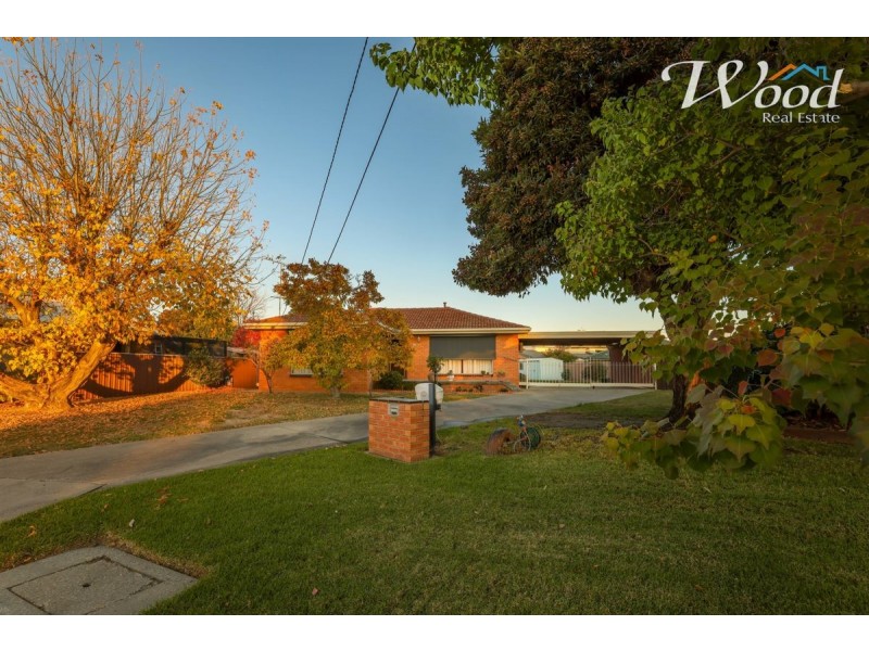 388 Robert Crt, Lavington NSW 2641