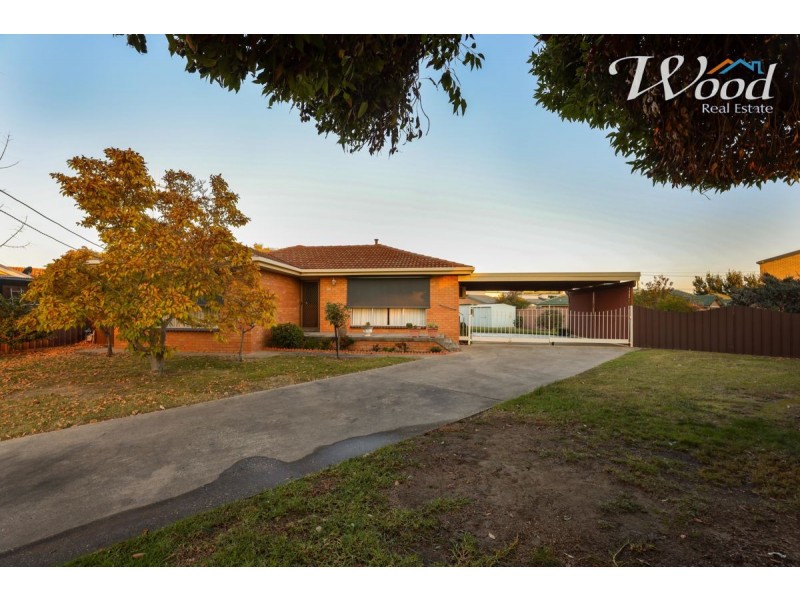 388 Robert Crt, Lavington NSW 2641