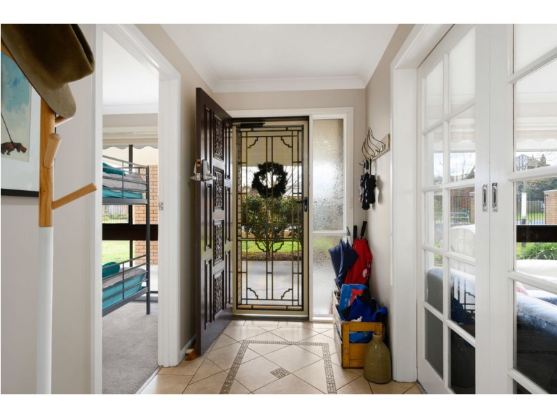526 Lyne Street, Lavington NSW 2641