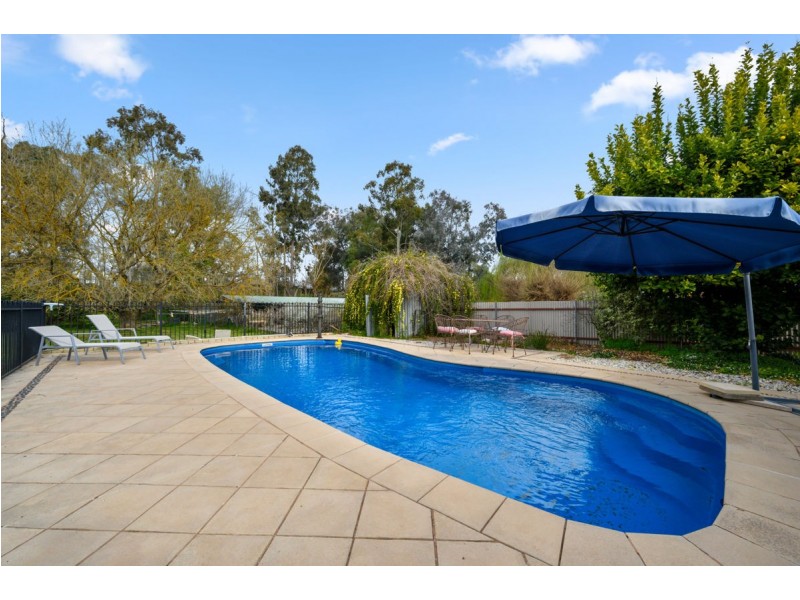 526 Lyne Street, Lavington NSW 2641