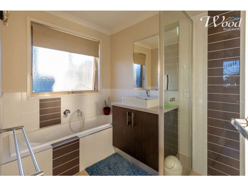 193 Kaitlers Rd, Lavington NSW 2641