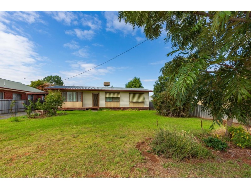 6 Third St, Henty NSW 2658