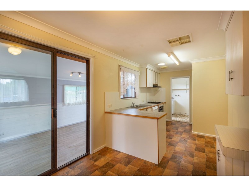 6 Third St, Henty NSW 2658