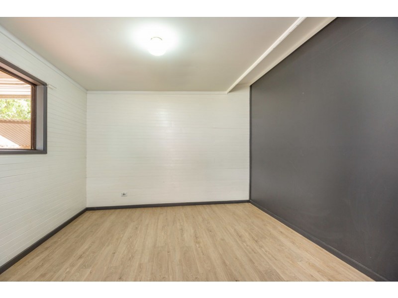 6 Third St, Henty NSW 2658