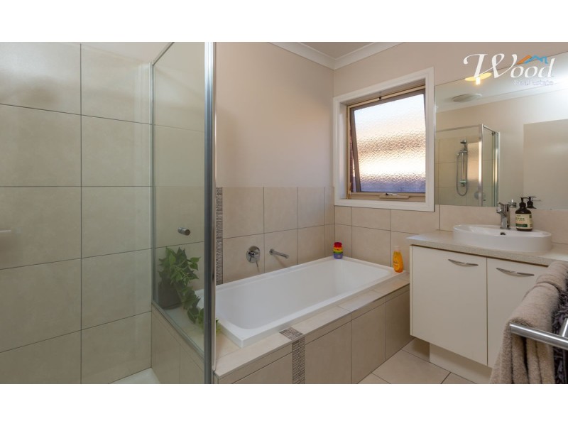 580 Manns St, Lavington NSW 2641
