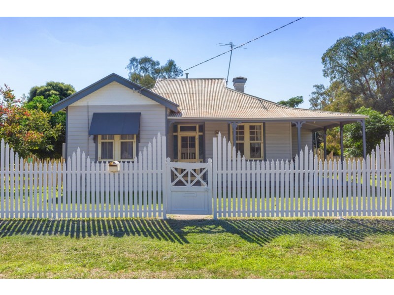 15 Sladen St, East, Henty NSW 2658