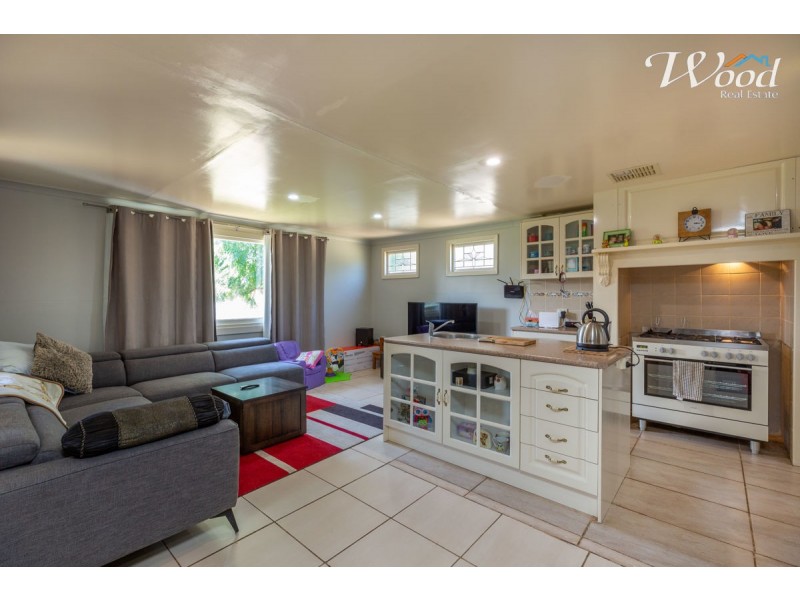 15 Sladen St, East, Henty NSW 2658