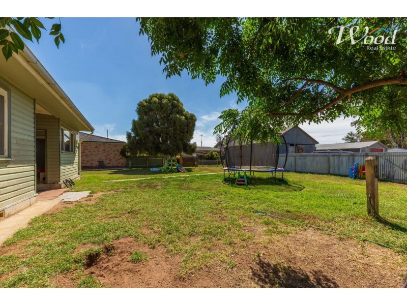 15 Sladen St, East, Henty NSW 2658