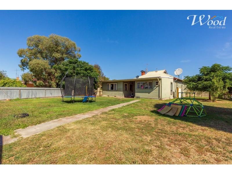 15 Sladen St, East, Henty NSW 2658