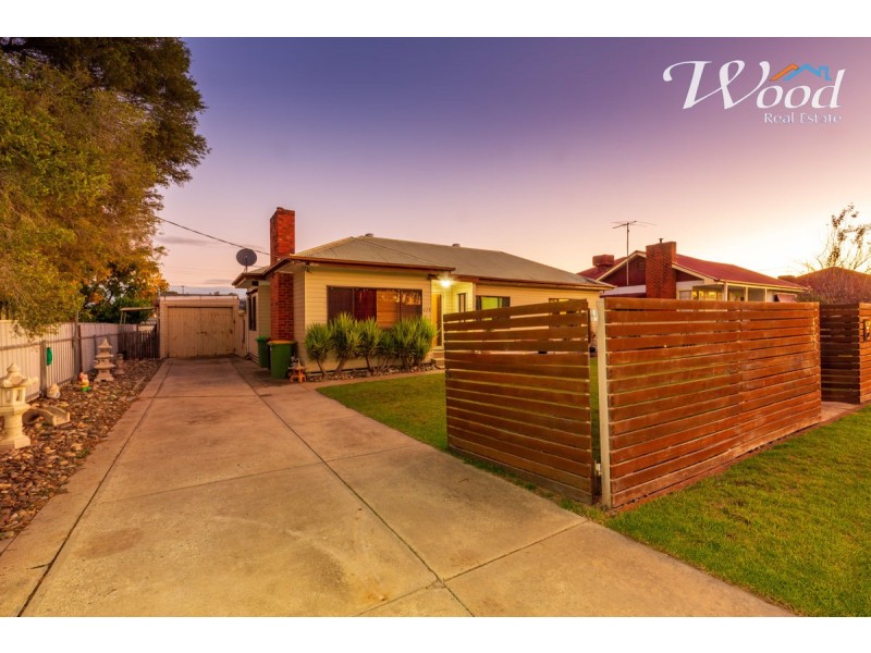 423 Nowland Ave, Lavington NSW 2641