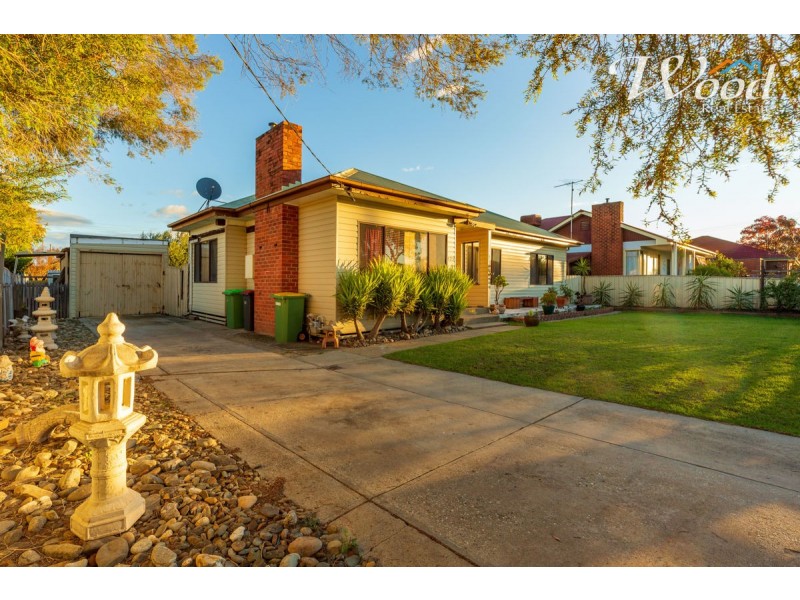 423 Nowland Ave, Lavington NSW 2641