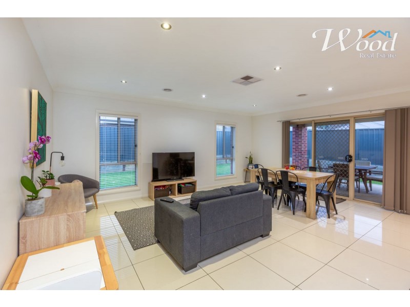 24 Gabrielle Crt, Lavington NSW 2641