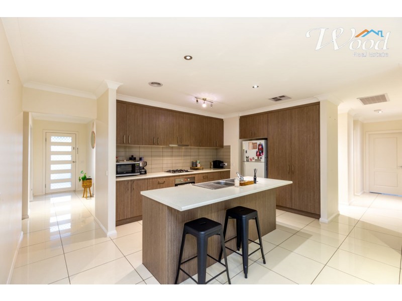 24 Gabrielle Crt, Lavington NSW 2641