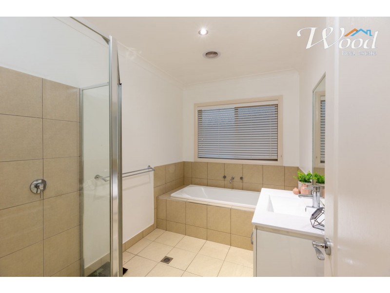 24 Gabrielle Crt, Lavington NSW 2641