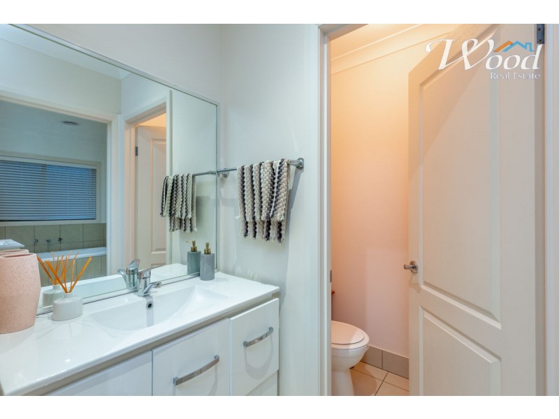 24 Gabrielle Crt, Lavington NSW 2641