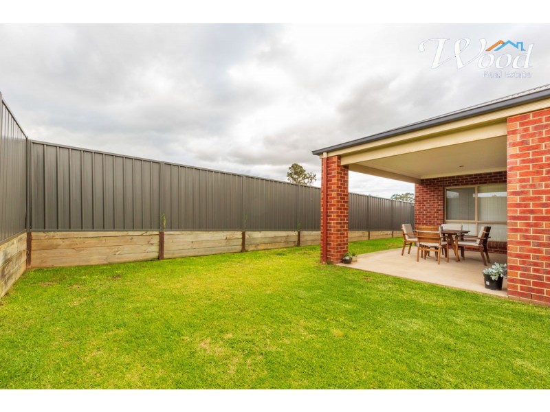 24 Gabrielle Crt, Lavington NSW 2641
