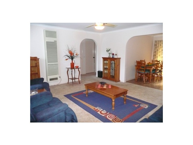 2/2 Titan Court, Lavington NSW 2641