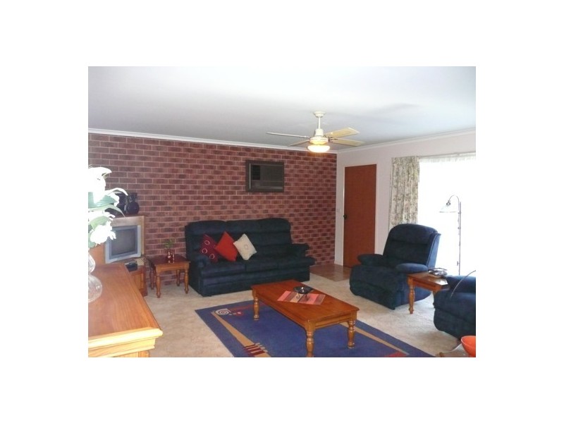 2/2 Titan Court, Lavington NSW 2641