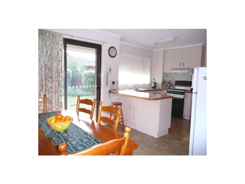 2/2 Titan Court, Lavington NSW 2641