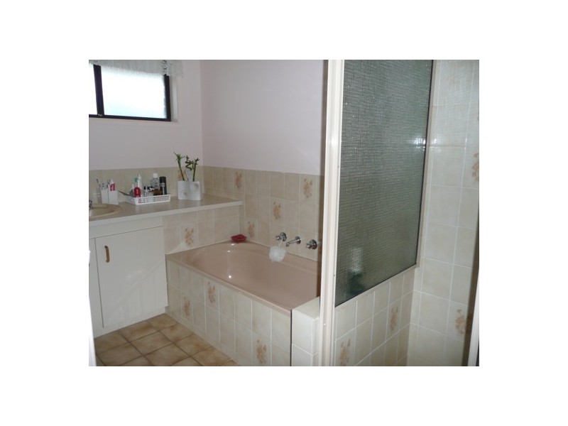 2/2 Titan Court, Lavington NSW 2641