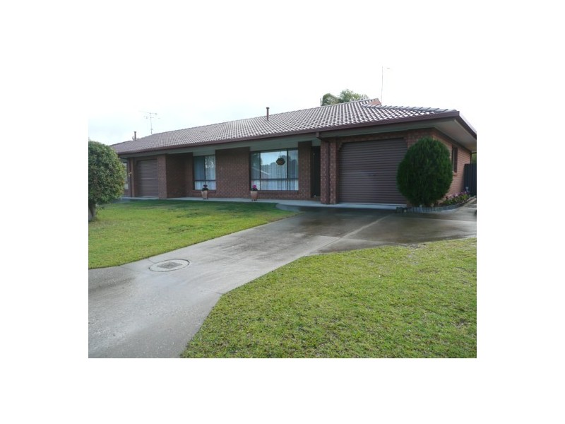 2/2 Titan Court, Lavington NSW 2641