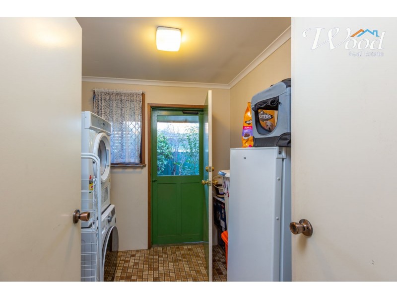 365 Shirleen Cres, Lavington NSW 2641