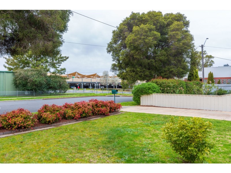 351 Parnall St, Lavington NSW 2641