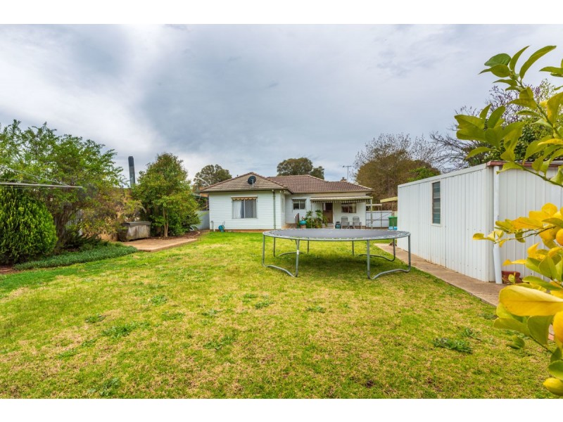 351 Parnall St, Lavington NSW 2641