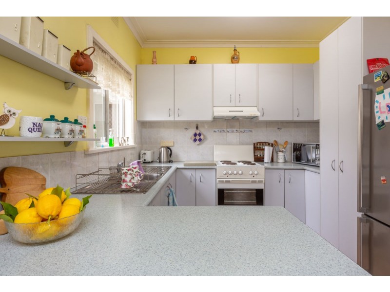 351 Parnall St, Lavington NSW 2641